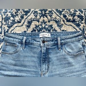 Abercrombie & Finch light wash flare jeans (size 29)